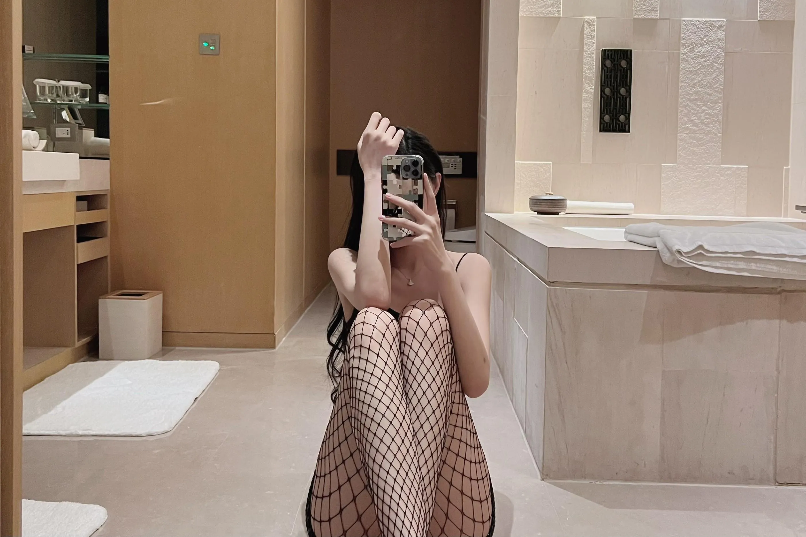 NO.037 葛征GEZHENG – 黑丝网洞袜加超好看抹胸装 [23P]插图8